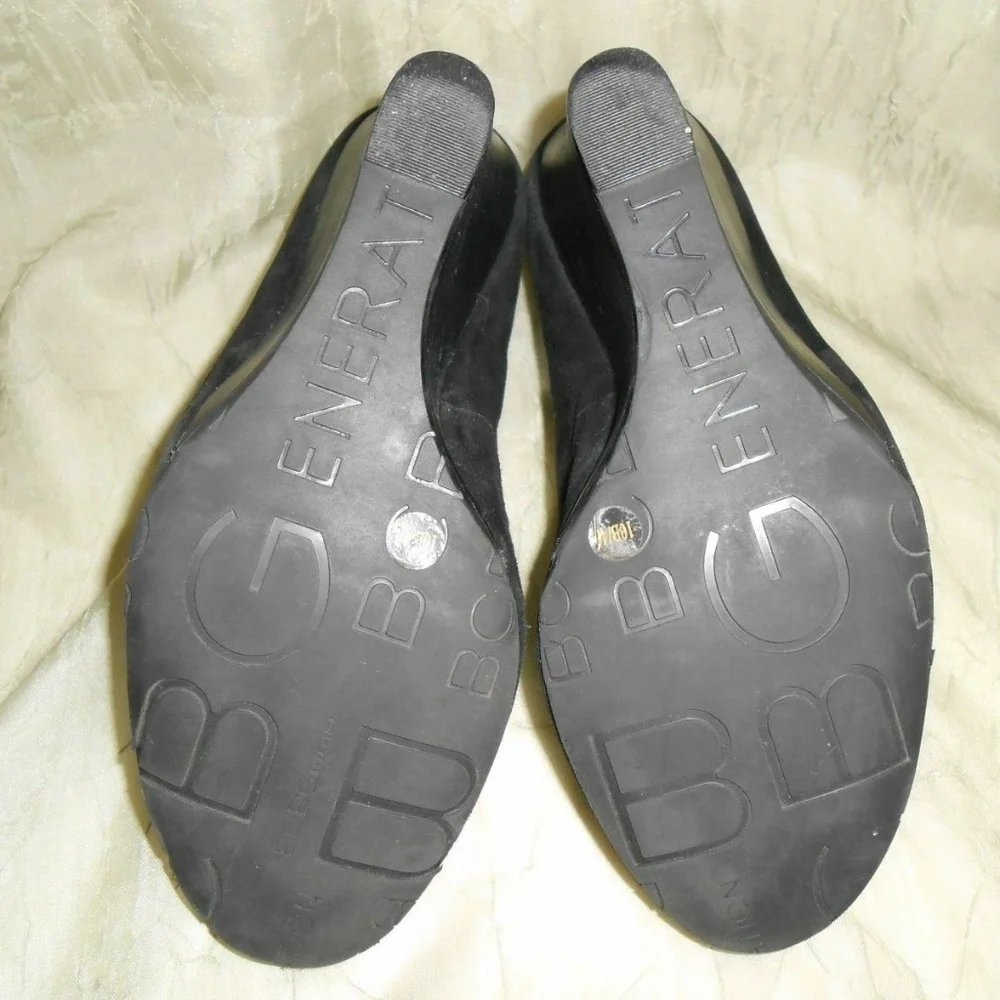 BCBGeneration‎ Gold Medallion Black High Heel Wedge Pump Suede Shoes Size 10
